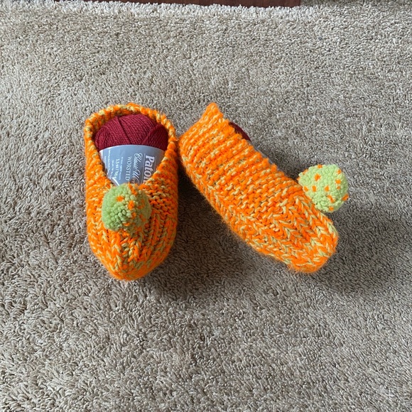 VTG Handmade Neon Crochet Knit House Slippers Booties Socks with Pom Pom - Picture 3 of 11